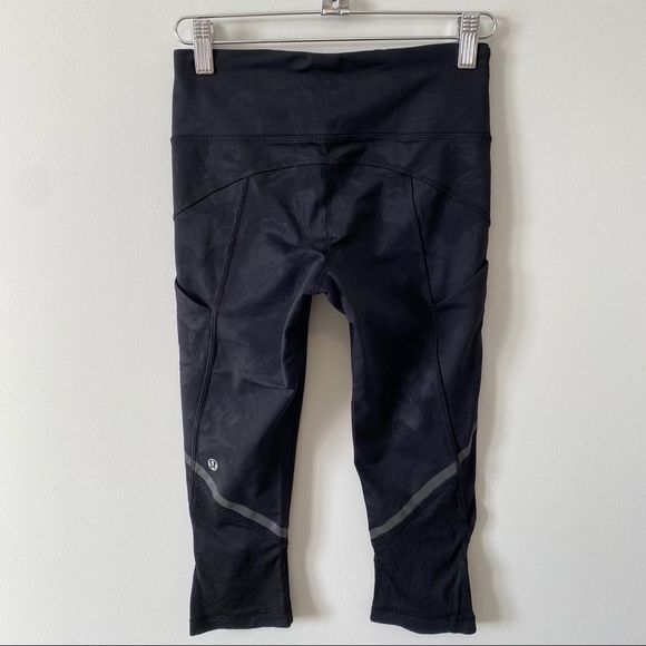 Lululemon Hop To It Crop Floral Embossed Black - Picture 8 of 13